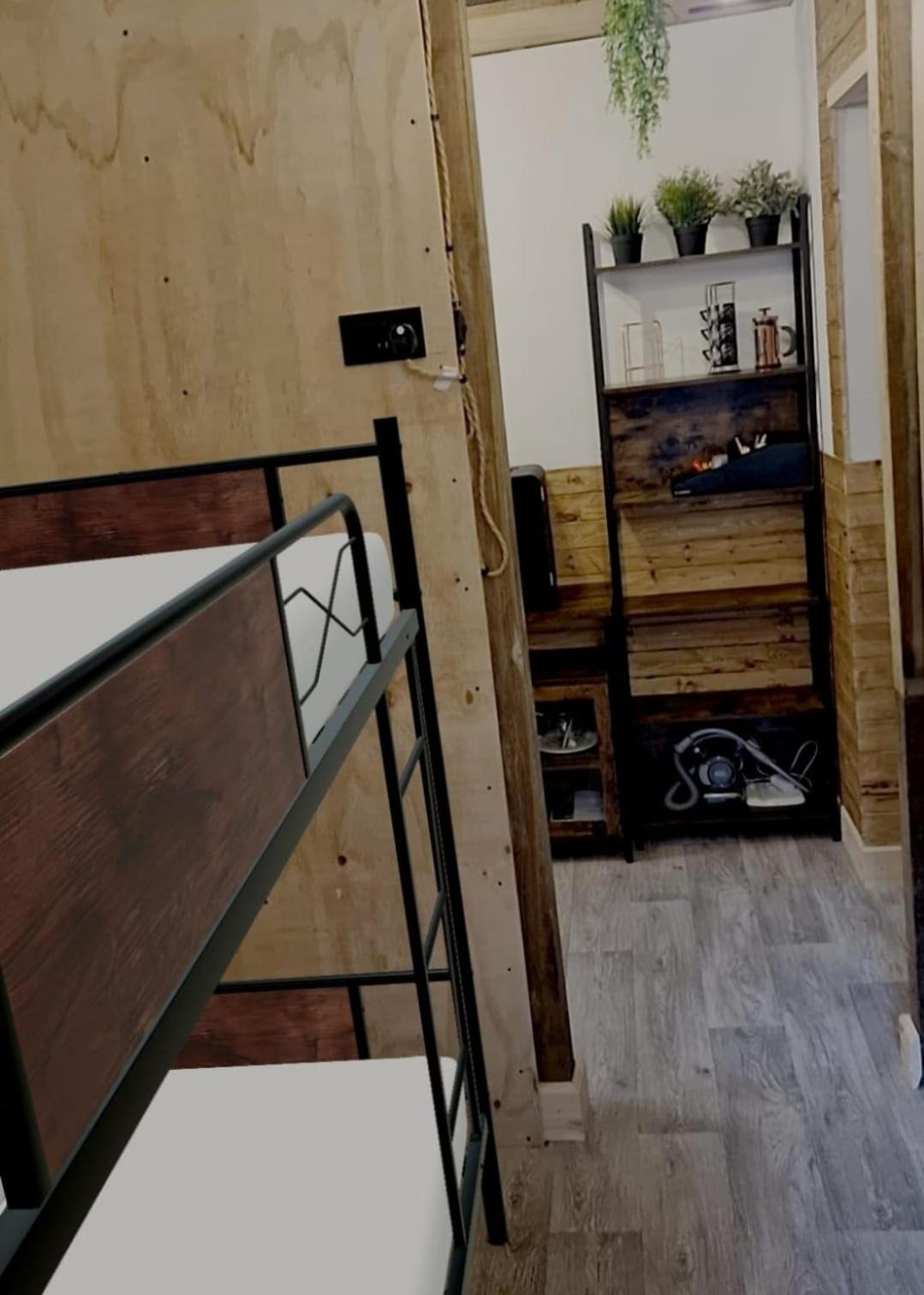 Two-Bedroom Cosy Country Lodge With Private Patio Greenhithe ภายนอก รูปภาพ