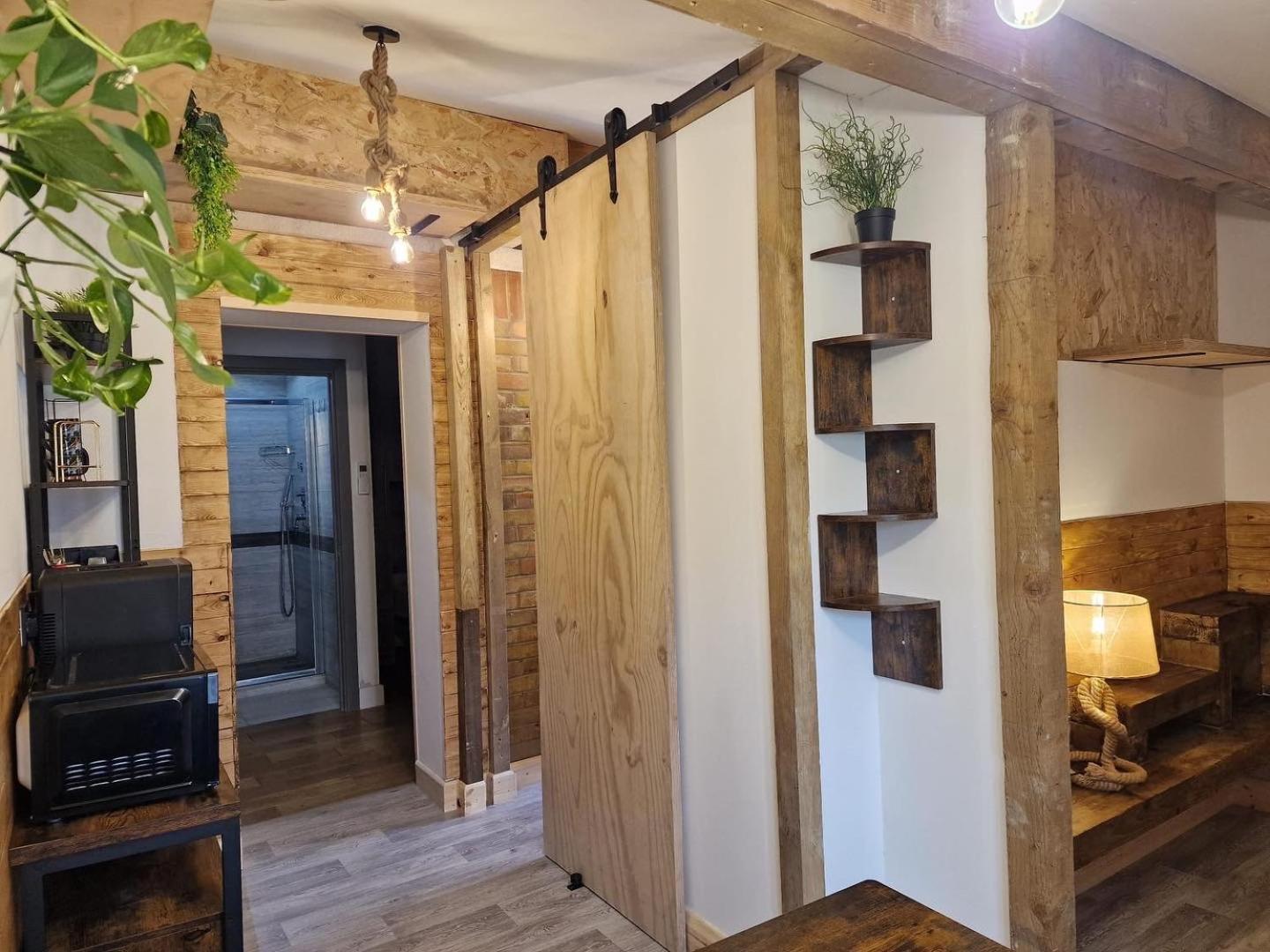 Two-Bedroom Cosy Country Lodge With Private Patio Greenhithe ภายนอก รูปภาพ